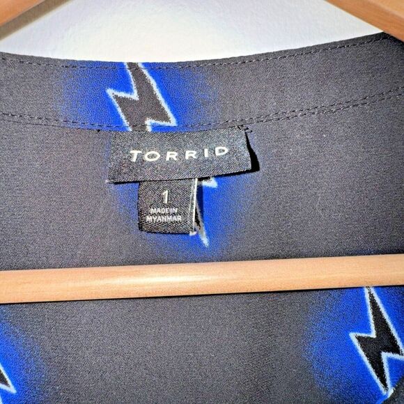 Torrid Black Tank Top with Blue Lightening Bolts and Tie Front Size 1 - Picture 3 of 4